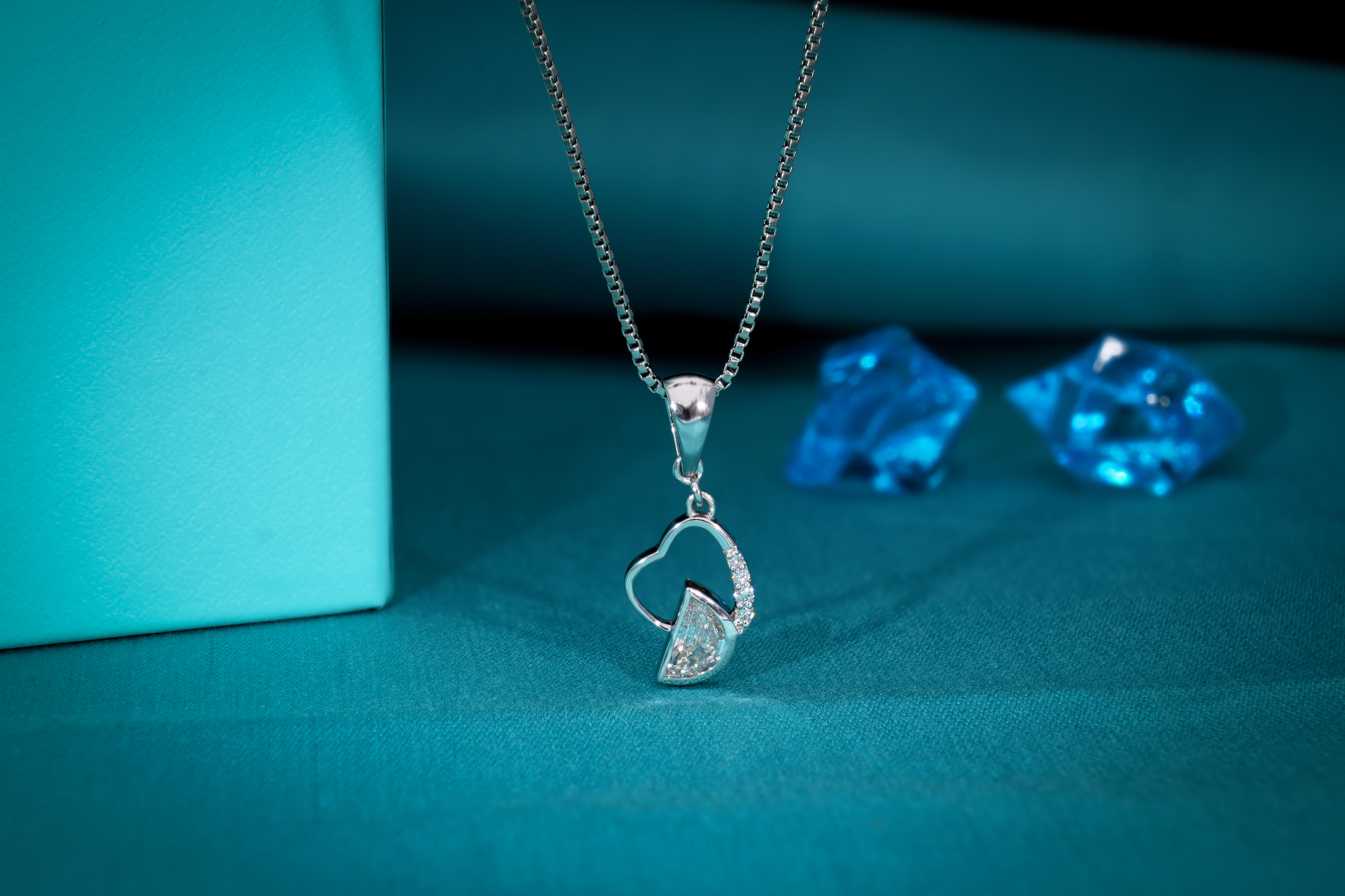 Lab Grown Diamond Wedding Band | Crown Ring